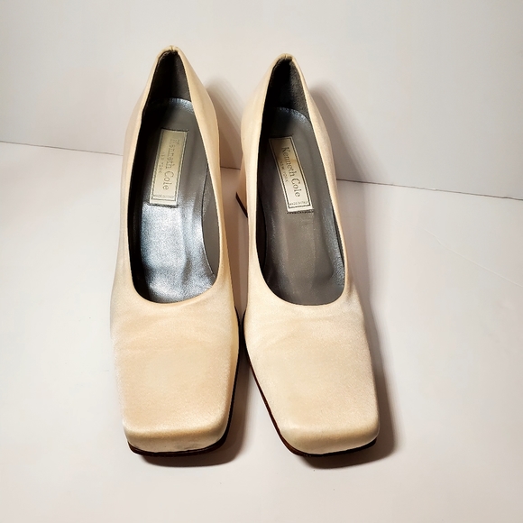 KENNETH COLE Heels Pumps - Picture 14 of 16